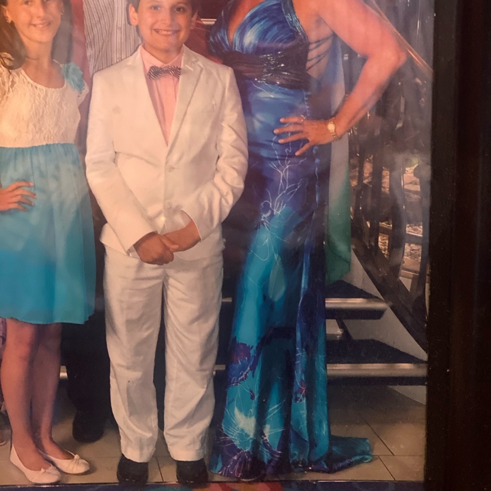 Gown - Picture 8 of 8